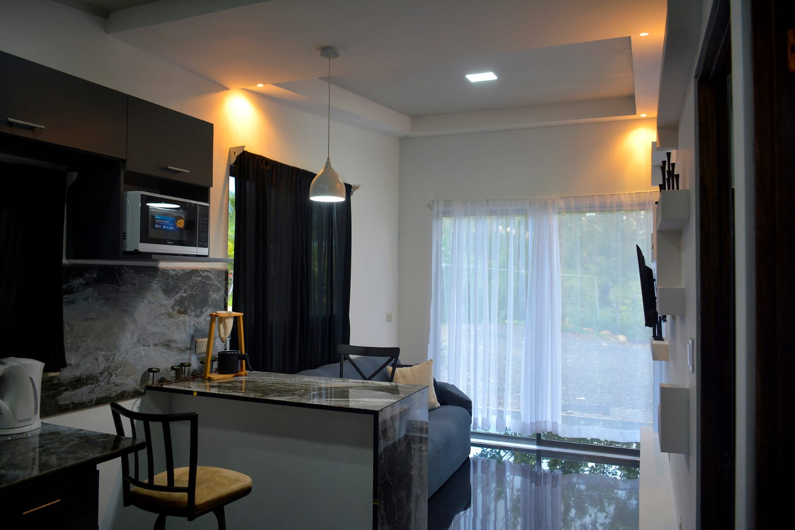 Interior de la Villa Descanso, sala y cocina